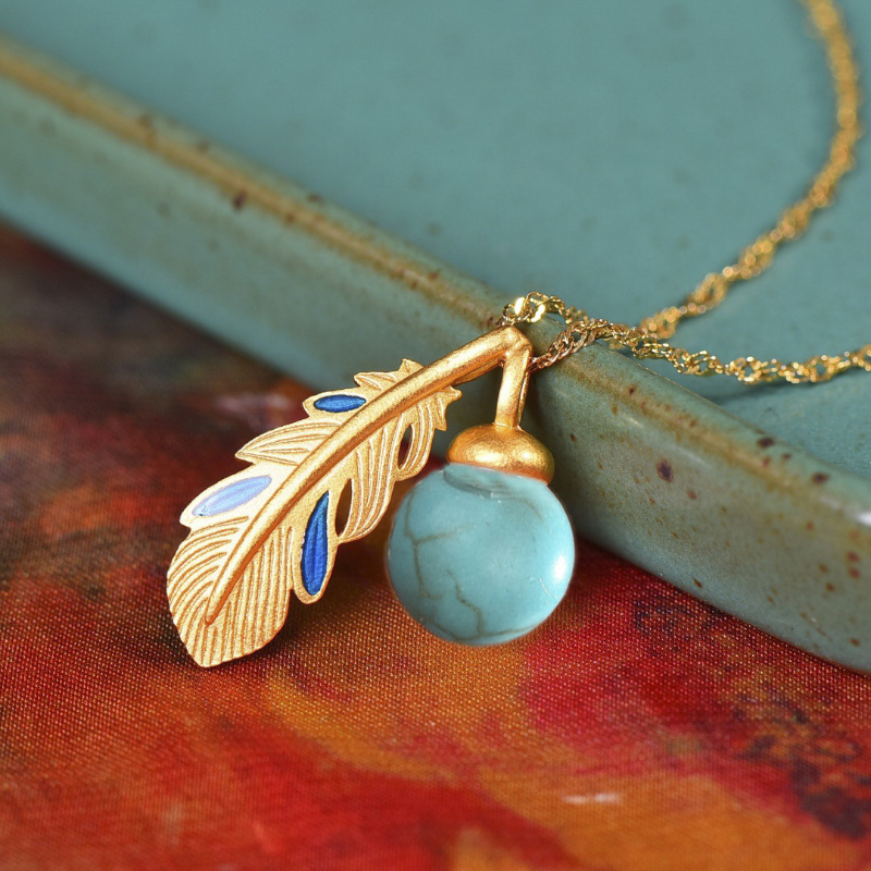 Collar con colgante de plumas  - Bar Cart Gold reseña y precio